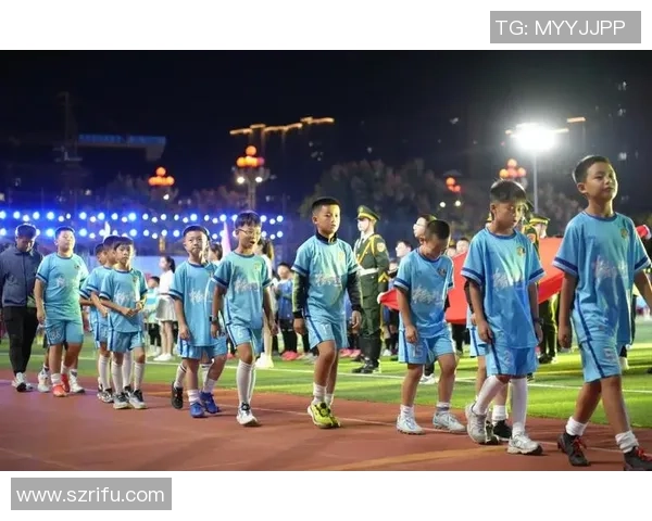 带儿子一起追梦的足球明星们在绿茵场上的亲子时光