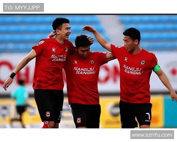 当代足球明星同框合影展现青春风采与竞技精神的精彩瞬间