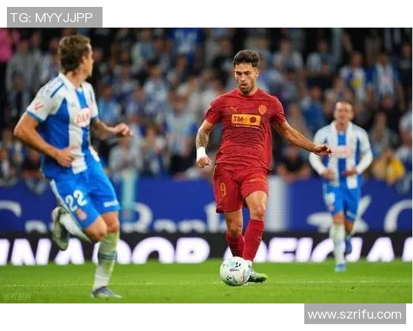 瓦伦西亚足球俱乐部明星球员的辉煌历程与成就解析 瓦伦西亚足球俱乐部明星球员的辉煌历程与成就解析