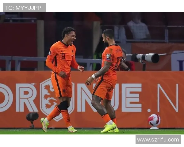 荷兰与英国足球明星的辉煌历程与传奇对决解析