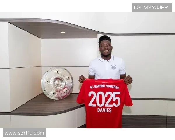 足球明星戴维斯的职业生涯与成就全景回顾与分析